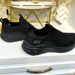 Skechers Air Cooled ArchFit black Sneaker Shoe Slip On Women's Size 8.5